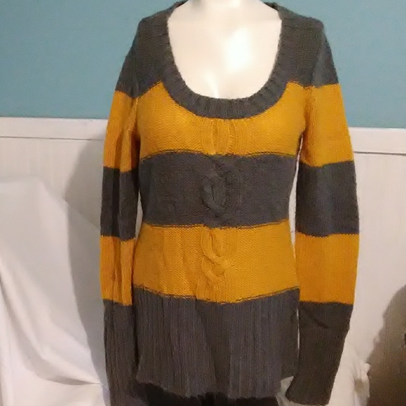 Arizona Jean Company Sweaters - **SALE** Arizona Jean Company Long Sleeve Sweater